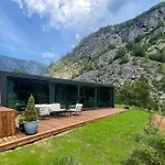 Flam Retreat بيت خشبي *