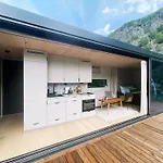 بيت خشبي Flam Retreat *