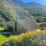 Flam Retreat Domek letniskowy *