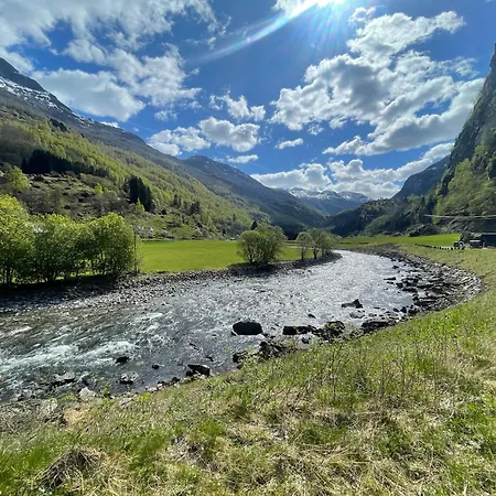 Flam Retreat Aurland