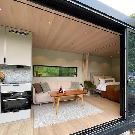 Flam Retreat Lodge *