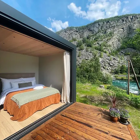 Flam Retreat Aurland