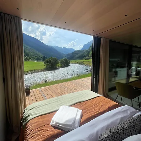 Lodge Flam Retreat *