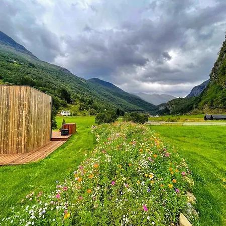 Lodge Flam Retreat