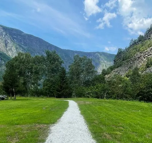 Flam Retreat Lodge *